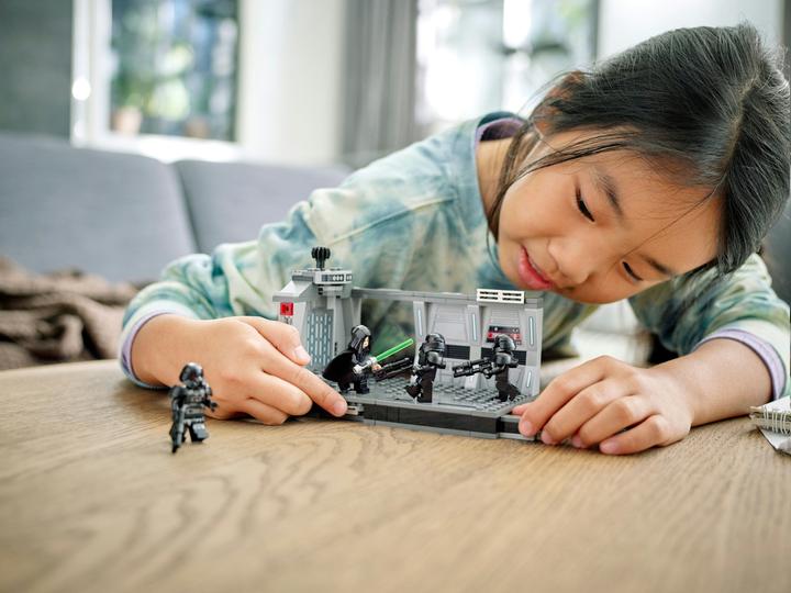 Produktbild LEGO Angriff der Dark Trooper (75324, LEGO Star Wars)