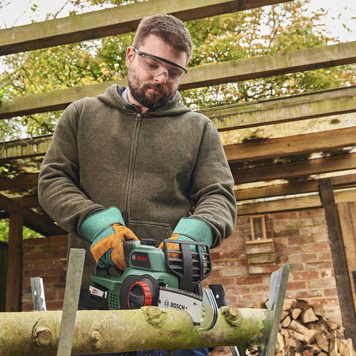 Produktbild Bosch Home & Garden UniversalChain 18 (Akku Kettensäge)
