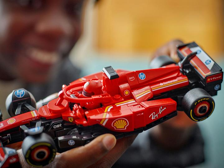 Actual product image LEGO Ferrari SF-24 F1 Rennauto (77242, LEGO Speed Champions)