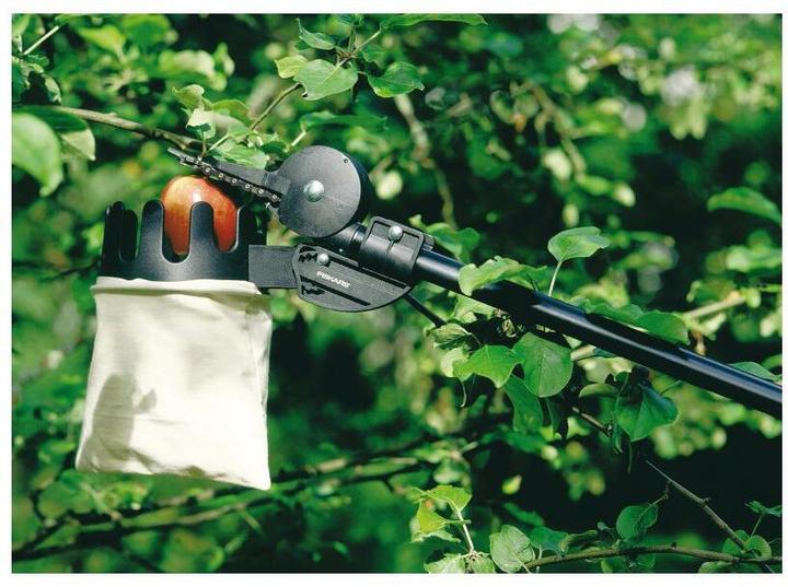 Actual product image Fiskars Fruit Picker