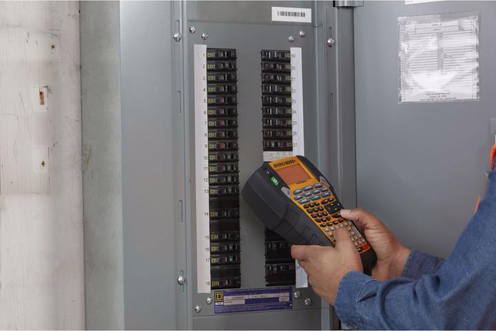 Produktbild Dymo Rhino 6000 im stabilen Hartschalenkoffer