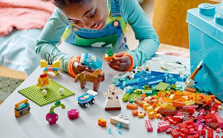 Actual product image LEGO Colourful building block box (11038, LEGO Classic)