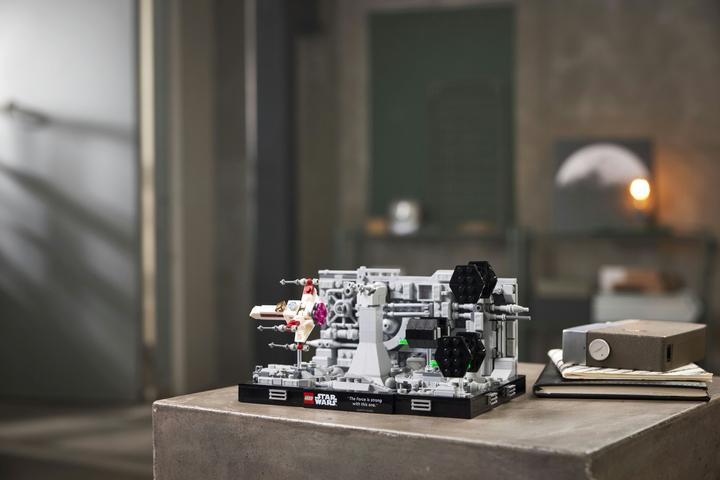 Immagine prodotto LEGO Diorama della corsa in trincea della Morte Nera (75329, LEGO Star Wars)