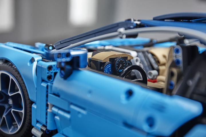 Actual product image LEGO Bugatti Chiron (42083, LEGO Technic, LEGO Rare Sets)