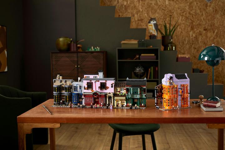 Actual product image LEGO Harry Potter Diagon Alley (75978, LEGO Harry Potter, LEGO Rare Sets)