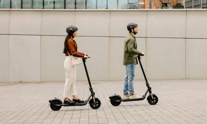 Image du produit Segway-Ninebot F2 Plus D (20 km/h, 55 km, 400 W)