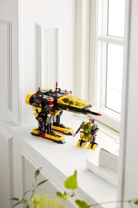 Produktbild LEGO Blacktron Renegade (10355, LEGO Icons, LEGO Seltene Sets)