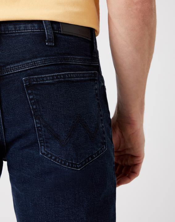 Actual product image Wrangler Authentic Straight (W42/L30)