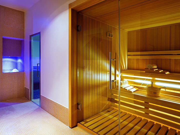 Actual product image Smartbox Anniversaire de mariage relaxant : 2 nuits dans un hôtel suisse avec pause bien-être (2 pers.)