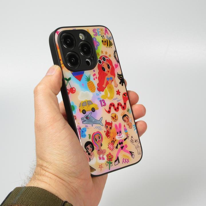 Produktbild PhoneLook Hülle Karol G Hot cartoons mit brillanter Oberfläche mit schwarzen Silikon Rändern (Apple iPhone 14 Pro)