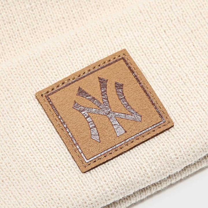 Image du produit New Era Bonnet d'hiver Beanie - PATCH New York Yankees beige