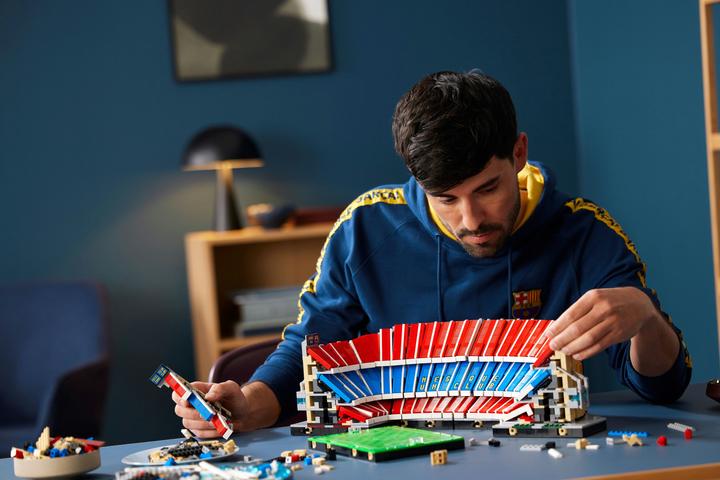 Actual product image LEGO ICONS CAMP NOU - FC BARCELONA 10284 (10284, LEGO Creator Expert, LEGO Rare Sets)