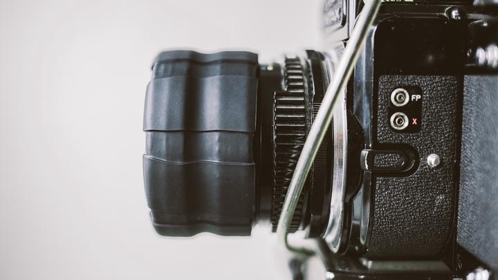 Actual product image Kuvrd Universal lens cap (120 mm)