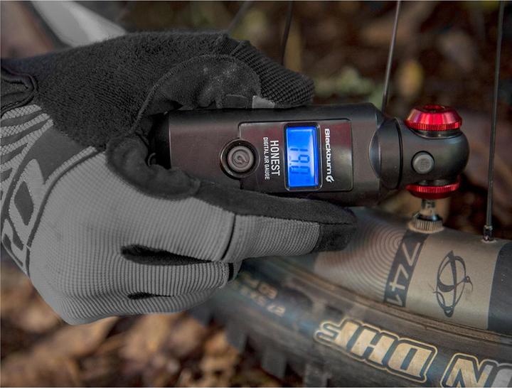 Actual product image Blackburn Honest Digital air pressure gauge (Manometer)