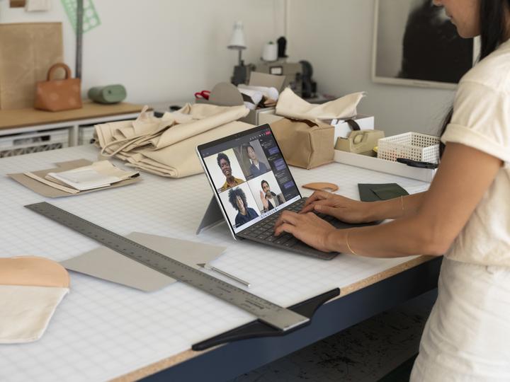 Produktbild Microsoft Surface Pro X (13", Microsoft SQ1, 8 GB, 256 GB)