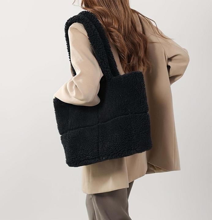 Produktbild Only-Bags.Store Schicke Kunstpelz-Umhängetasche - vielseitig und leicht, perfekt für Arbeit oder Freizeit