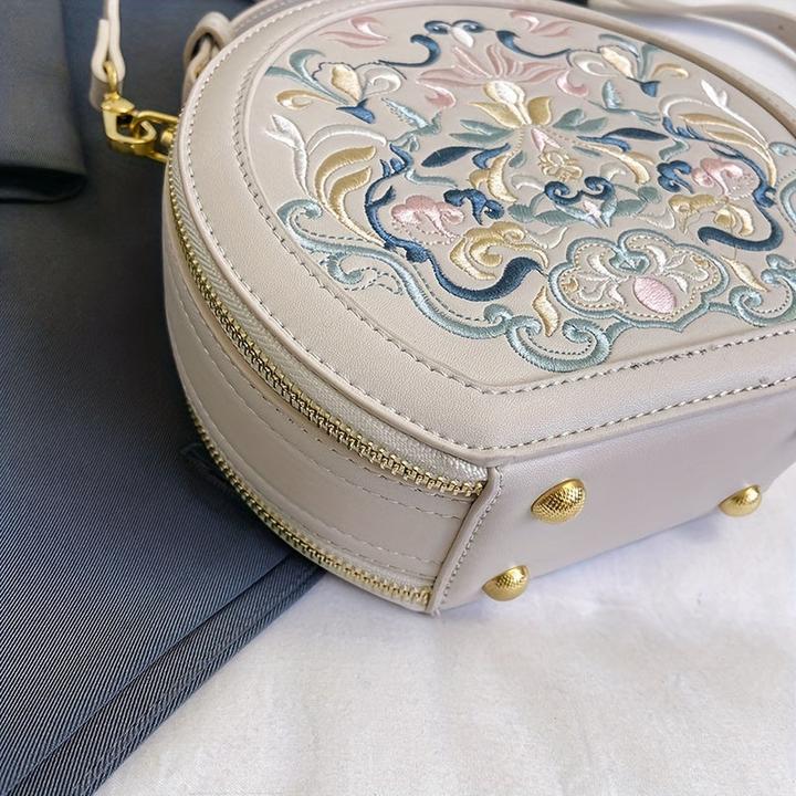 Produktbild Only-Bags.Store Elegante, mit Blumen bestickte Umhängetasche - Schicke Kunstleder-Schultertasche mit goldfarbener