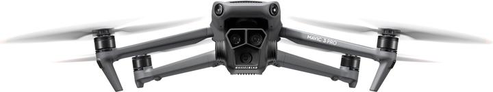 Produktbild DJI Mavic 3 Pro Fly More Combo inkl. RC Pro (43 min, 958 g, 20 Mpx)