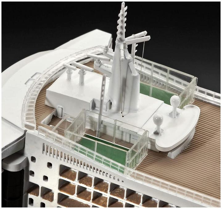 Actual product image Revell Queen Mary 2