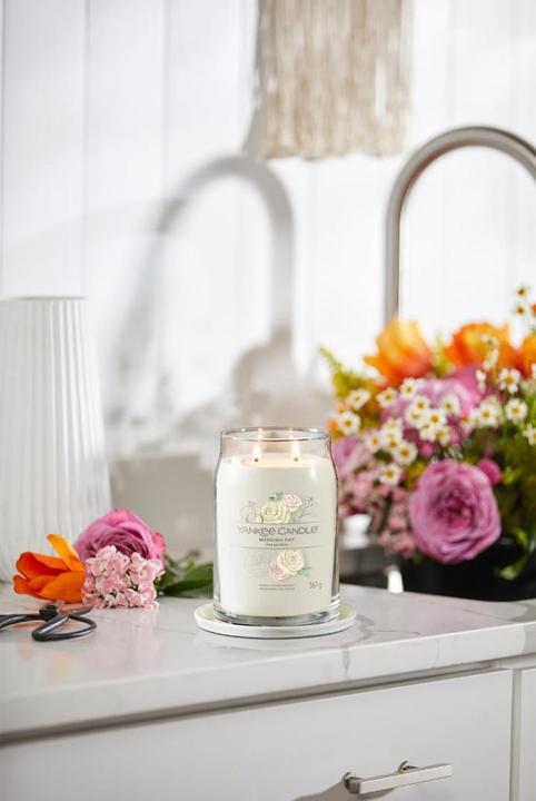 Actual product image Yankee Candle Scented Candle Wedding Day Signature Large Jar
