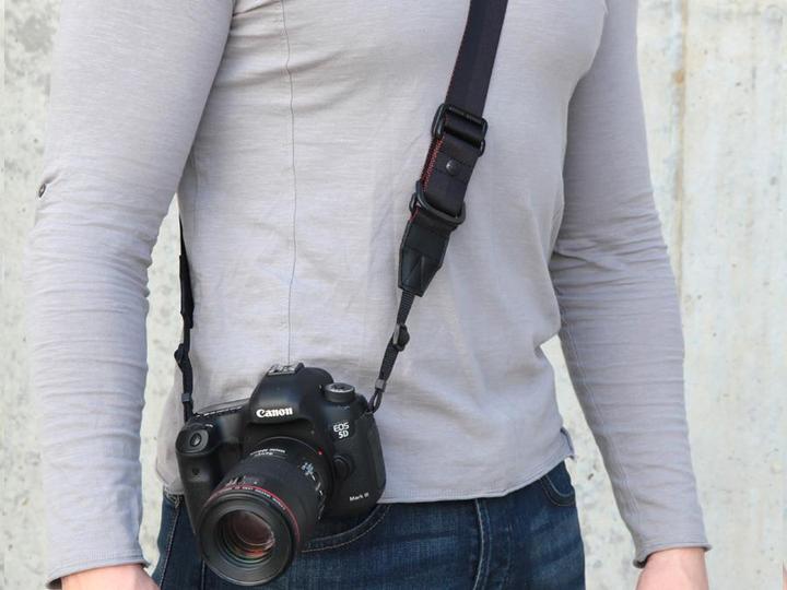 Immagine prodotto Artisan & Artist ACAM E38 Easy Slyder Strap (37mm x 1300mm) Nero (Tracolla)