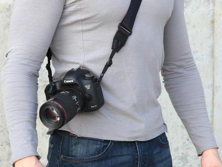 Immagine prodotto Artisan & Artist ACAM E38 Easy Slyder Strap (37mm x 1300mm) Nero (Tracolla)