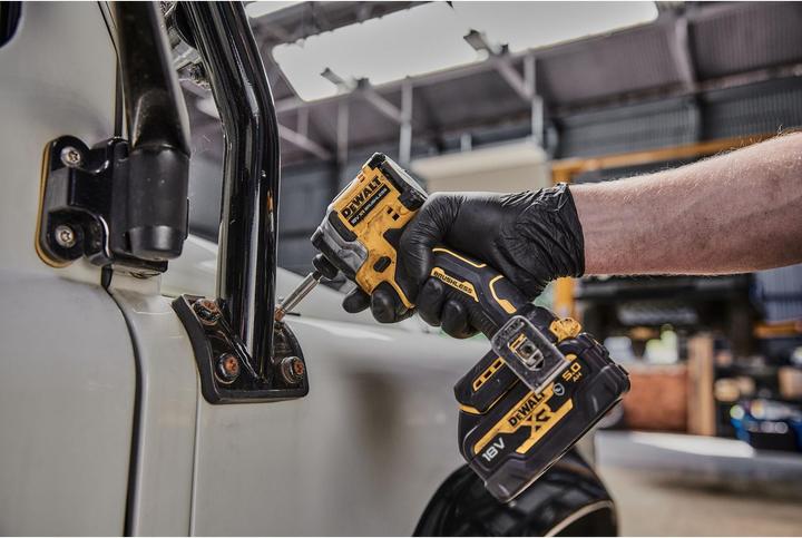 Actual product image DeWalt DCF850NT (Rechargeable battery operated)