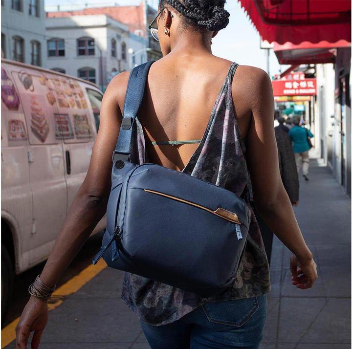 Actual product image Peak Design Everyday Sling v2 (Camera shoulder bag, 6 l)