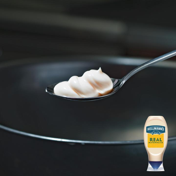 Actual product image Hellmann's Real Mayonnaise Squeezer Bottle, Free Range Eggs, Mayo for Burgers, Fries & Sandwiches (430 g)