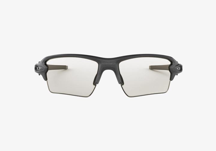 Actual product image Oakley OO918816 Flak 20 XL Photochromic (Steel, Transparent)