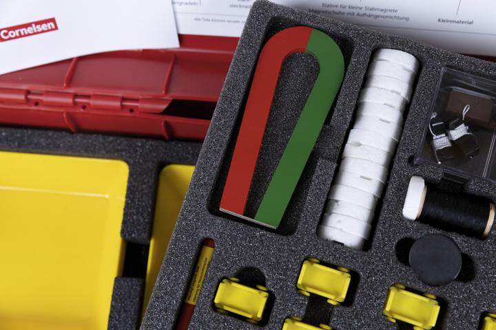 Actual product image Cornelsen Experimenta Experiment box: Magnet and compass