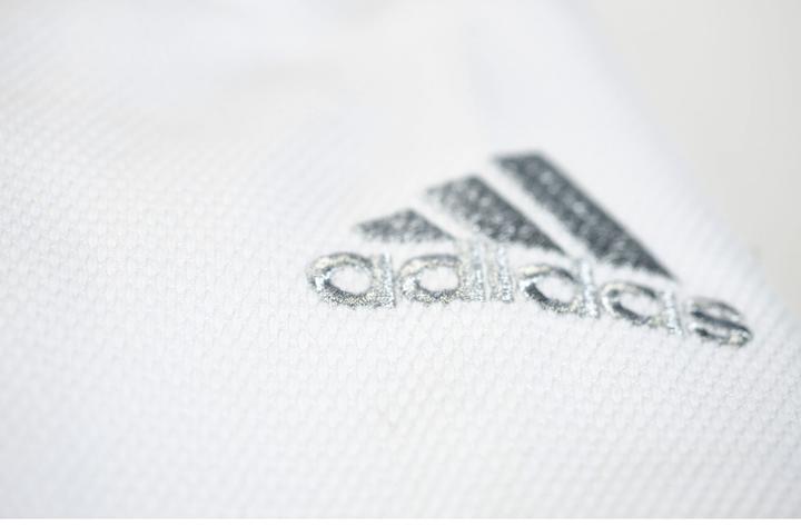 Produktbild adidas Judo-Anzug "Millenium" weiss/silbernes Logo, J990
