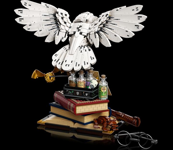 Actual product image LEGO Hogwarts Icons - Collector's Edition (76391, LEGO Harry Potter, LEGO Rare Sets)