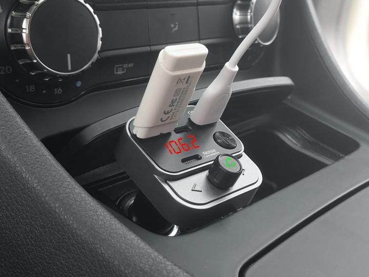 Produktbild Technaxx Bluetooth 5.3 FM-Transmitter für das Auto mit USB-C-&USB-A-Laden, Deep Bass Boost, Freispre