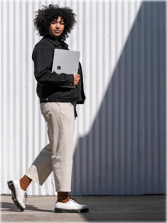 Actual product image Microsoft Surface Laptop Studio (14.40", Intel Core i7-11370H, 32 GB, 1000 GB, CH)