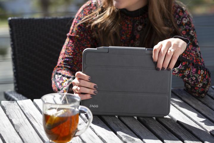 Actual product image Zagg Pro Keys Touchpad (CH, iPad 2019 (7th gene), iPad 2020 (8. Gen))