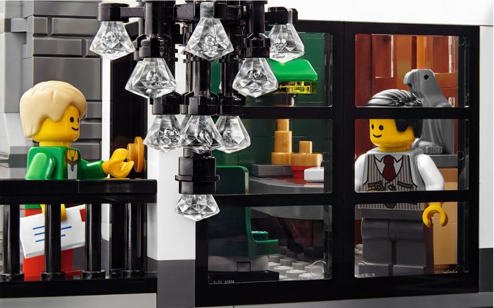 Actual product image LEGO Creator Stone Bench (10251, LEGO Creator Expert)