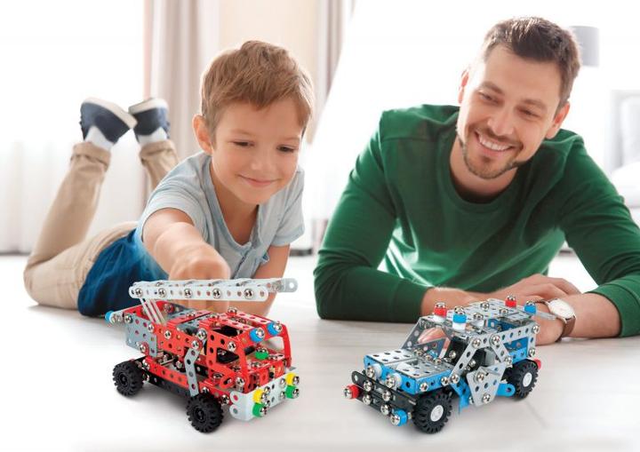 Actual product image Alexander Constructor - Tractor with manure spreader "Fred & Stinky