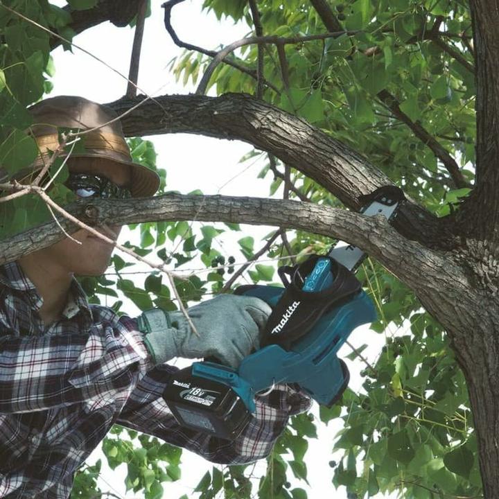 Actual product image Makita DUC122RTE (Battery chain saw)