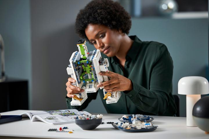 Actual product image LEGO Star Wars R2-D2 (75308) (75308, LEGO Rare Sets, LEGO Star Wars)