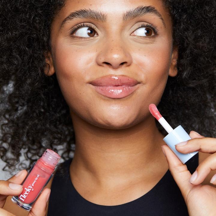 Actual product image Fleeky Glowy Lip Oil - Intensive care with seductive shine (5 ml)
