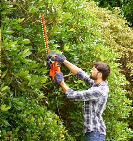 Produktbild Black & Decker Blac Heckenschere BEHT251QS 450W 50 cm Schwertlänge, 18 mm Schnittstärke (Elektroheckenschere)