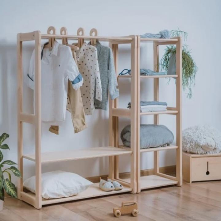 Image du produit Activity Board Meubles de chambre d'enfant Waldorf. Cintre pour enfants avec étagère