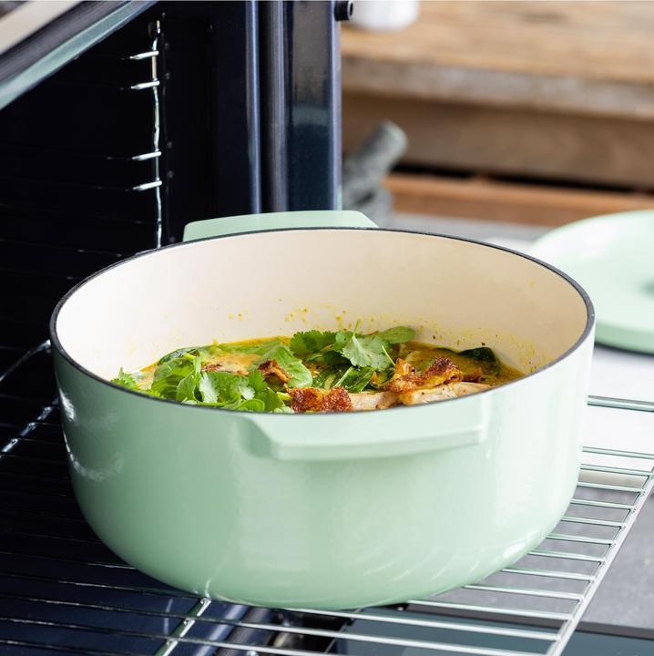 Produktbild KitchenAid braadpan emaille 26cm - pistache groen - limited edition (26 cm, Bräter + Schmortopf, Gusseisen)