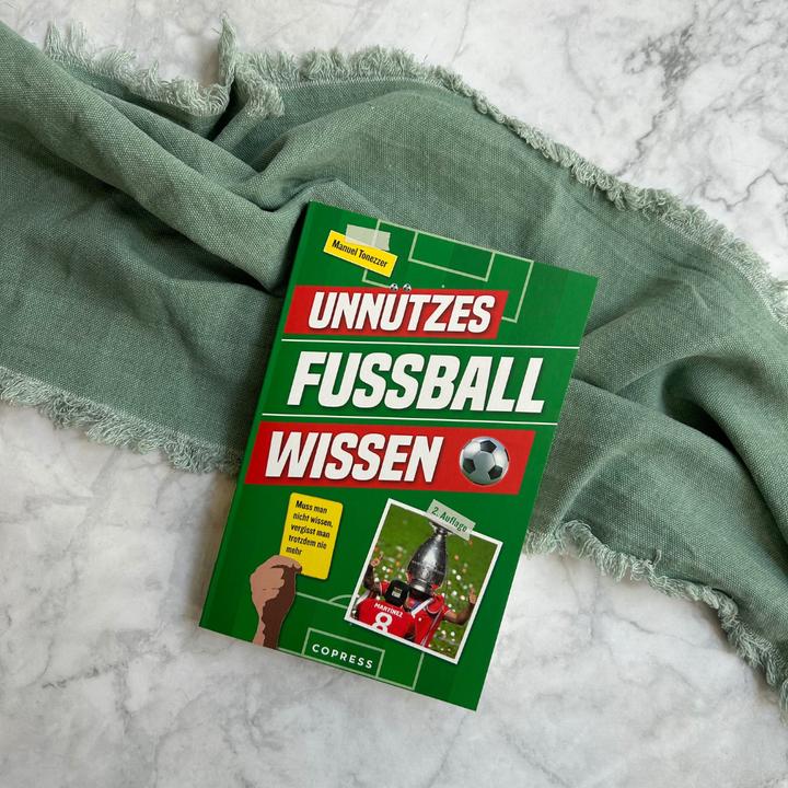 Immagine prodotto Tonezzer:Unnützes Fussballwissen (Tedesco, Manuel Tonezzer, 2024)