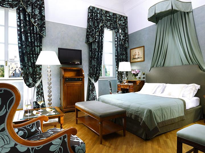 Actual product image Smartbox Two hearts on Lake Maggiore: 1 romantic night with dinner at the 5* Castello dal Pozzo (2 pers.)