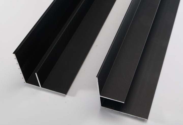 Immagine prodotto Autarking Spoiler solare profilo a L in alluminio nero (2 pezzi) - 53cm (Spina solare)