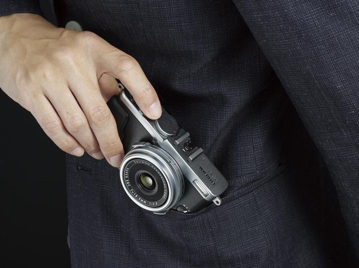 Actual product image Fujifilm X70 (16.30 Mpx, APS-C / DX)