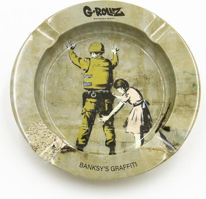 Produktbild G-Rollz Metal Tin Ashtray Banksy’s Graffiti II Girl Searching Soldier