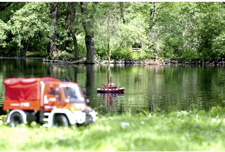Actual product image Carson RC FIRE BOAT TC-08 2.4G 100% RTR